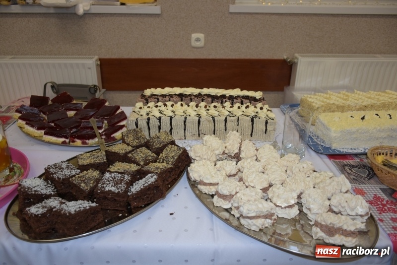 Zdjęcie w galerii na portalu naszraciborz.pl: Kiermasz z Mikołajem w Chałupkach  wiadomości z regionu