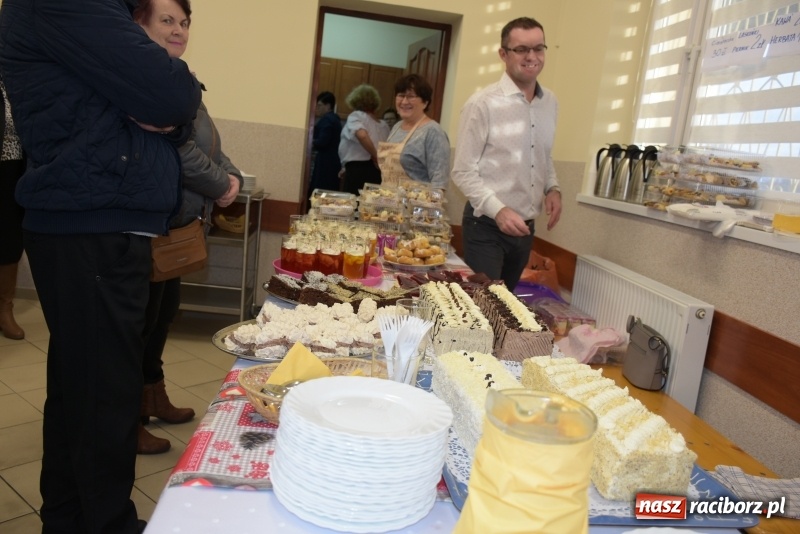 Zdjęcie w galerii na portalu naszraciborz.pl: Kiermasz z Mikołajem w Chałupkach  wiadomości z regionu