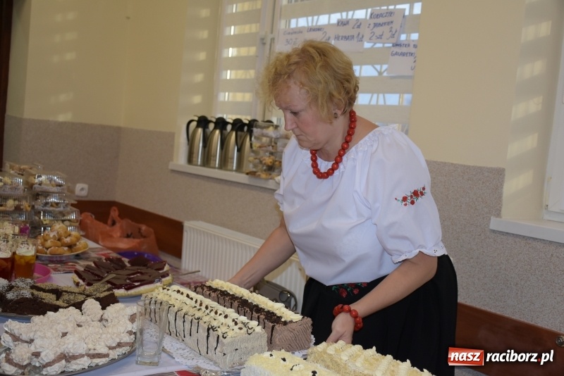 Zdjęcie w galerii na portalu naszraciborz.pl: Kiermasz z Mikołajem w Chałupkach  wiadomości z regionu