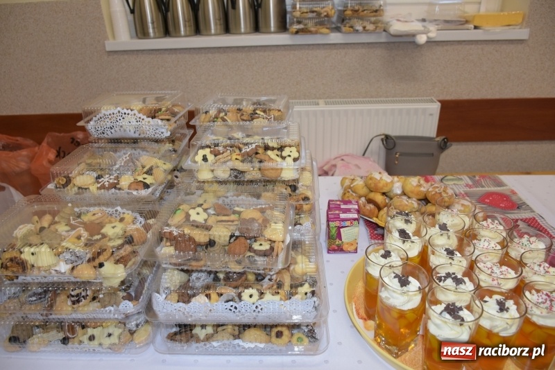 Zdjęcie w galerii na portalu naszraciborz.pl: Kiermasz z Mikołajem w Chałupkach  wiadomości z regionu