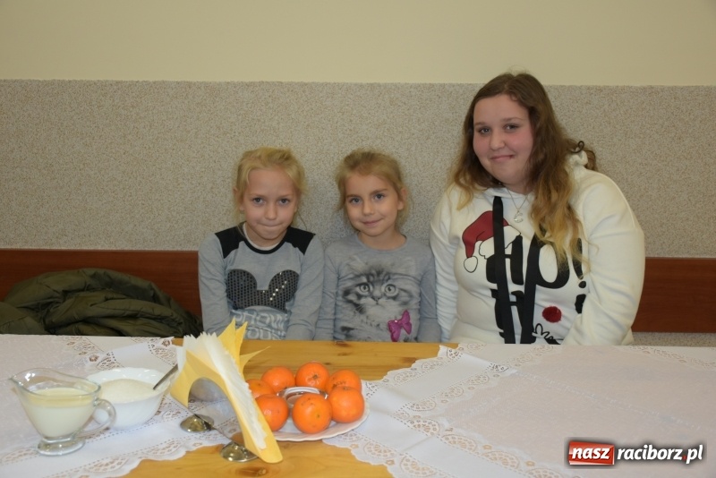 Zdjęcie w galerii na portalu naszraciborz.pl: Kiermasz z Mikołajem w Chałupkach  wiadomości z regionu