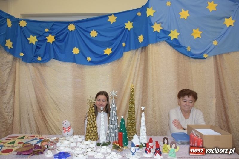 Zdjęcie w galerii na portalu naszraciborz.pl: Kiermasz z Mikołajem w Chałupkach  wiadomości z regionu