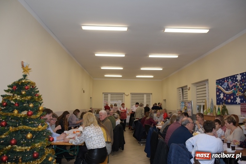 Zdjęcie w galerii na portalu naszraciborz.pl: Kiermasz z Mikołajem w Chałupkach  wiadomości z regionu