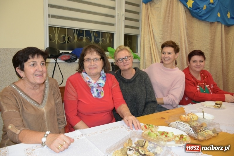 Zdjęcie w galerii na portalu naszraciborz.pl: Kiermasz z Mikołajem w Chałupkach  wiadomości z regionu