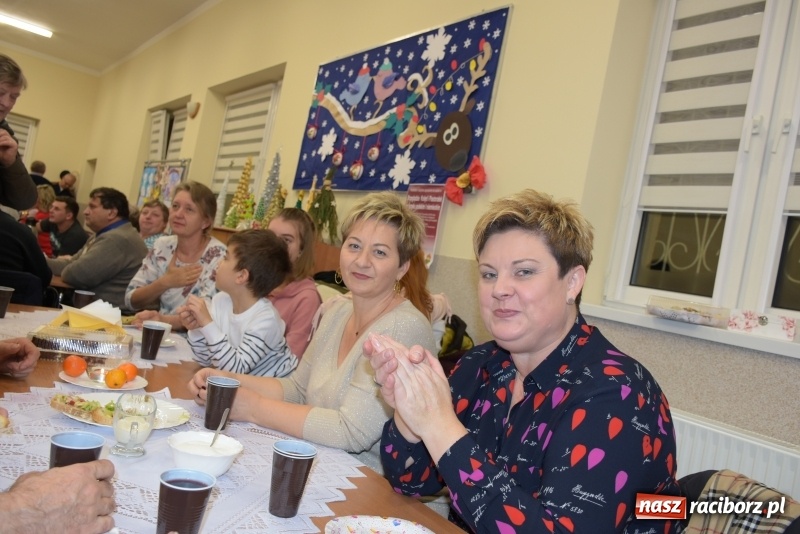 Zdjęcie w galerii na portalu naszraciborz.pl: Kiermasz z Mikołajem w Chałupkach  wiadomości z regionu