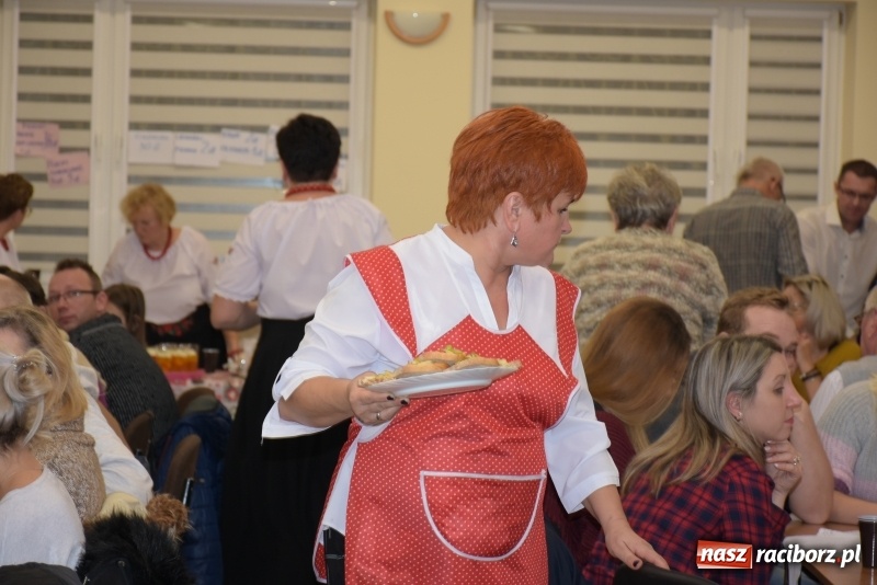 Zdjęcie w galerii na portalu naszraciborz.pl: Kiermasz z Mikołajem w Chałupkach  wiadomości z regionu