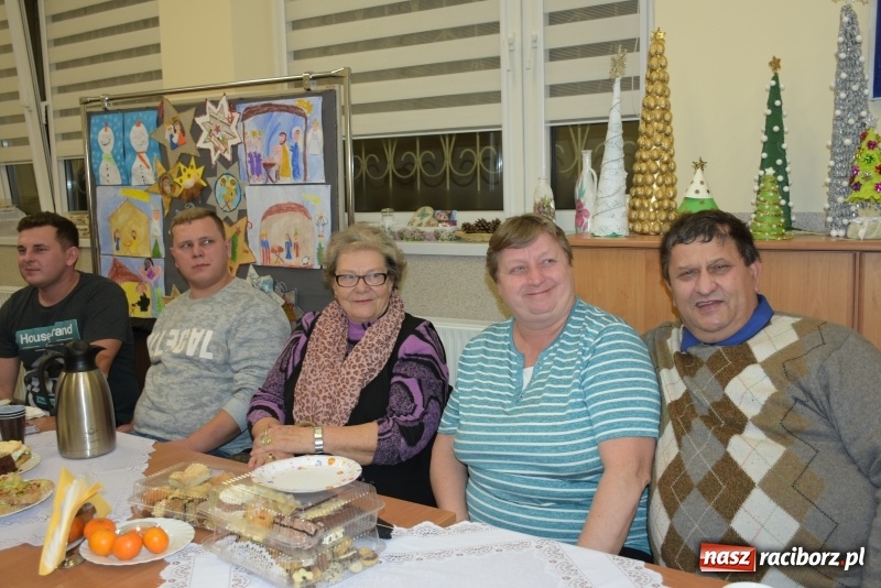 Zdjęcie w galerii na portalu naszraciborz.pl: Kiermasz z Mikołajem w Chałupkach  wiadomości z regionu