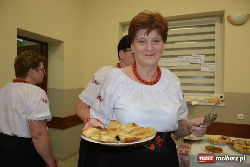 Zdjęcie w galerii na portalu naszraciborz.pl: Kiermasz z Mikołajem w Chałupkach  wiadomości z regionu