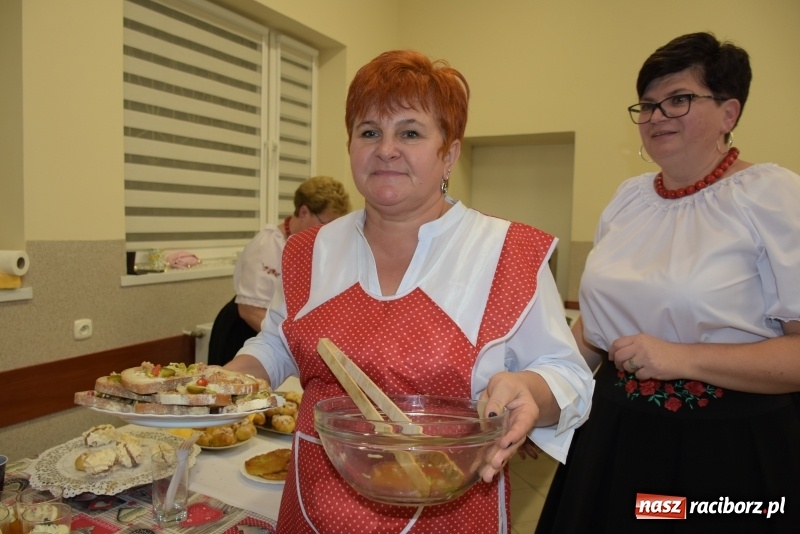 Zdjęcie w galerii na portalu naszraciborz.pl: Kiermasz z Mikołajem w Chałupkach  wiadomości z regionu