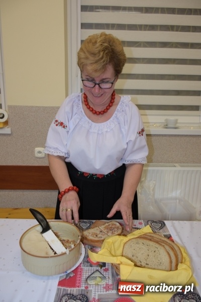 Zdjęcie w galerii na portalu naszraciborz.pl: Kiermasz z Mikołajem w Chałupkach  wiadomości z regionu