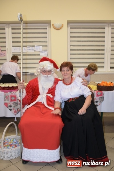 Zdjęcie w galerii na portalu naszraciborz.pl: Kiermasz z Mikołajem w Chałupkach  wiadomości z regionu