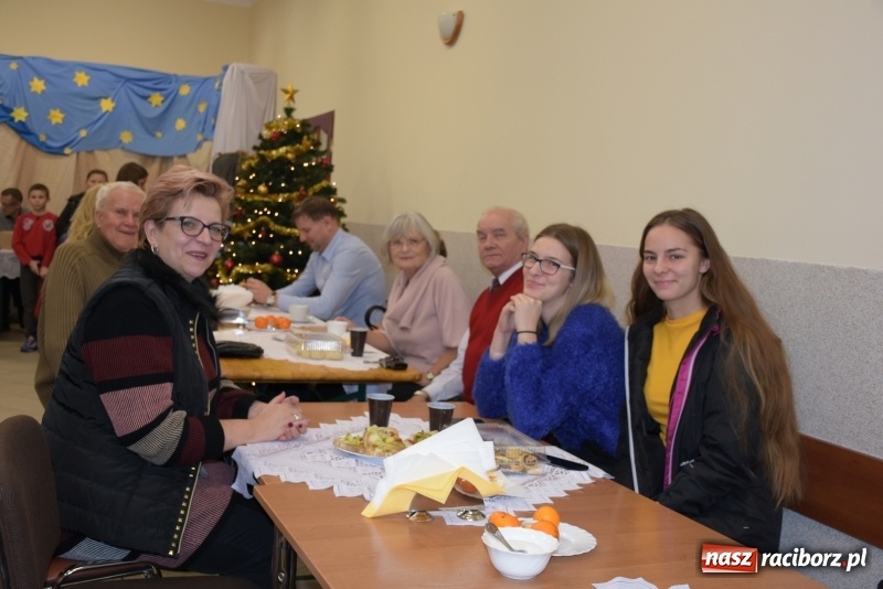 Zdjęcie w galerii na portalu naszraciborz.pl: Kiermasz z Mikołajem w Chałupkach  wiadomości z regionu