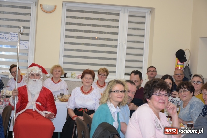 Zdjęcie w galerii na portalu naszraciborz.pl: Kiermasz z Mikołajem w Chałupkach  wiadomości z regionu