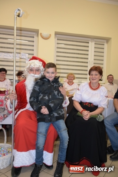 Zdjęcie w galerii na portalu naszraciborz.pl: Kiermasz z Mikołajem w Chałupkach  wiadomości z regionu