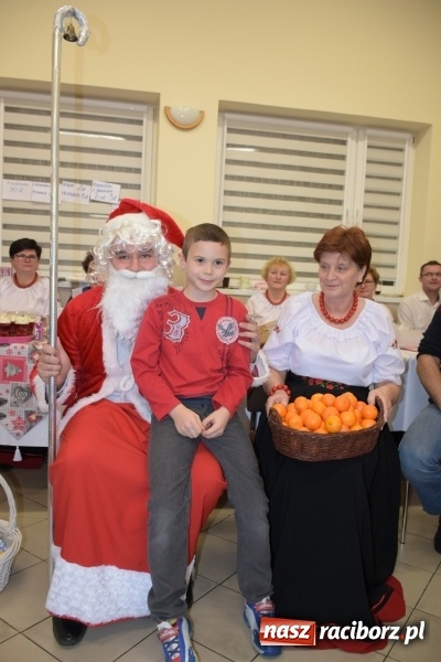Zdjęcie w galerii na portalu naszraciborz.pl: Kiermasz z Mikołajem w Chałupkach  wiadomości z regionu