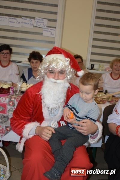 Zdjęcie w galerii na portalu naszraciborz.pl: Kiermasz z Mikołajem w Chałupkach  wiadomości z regionu