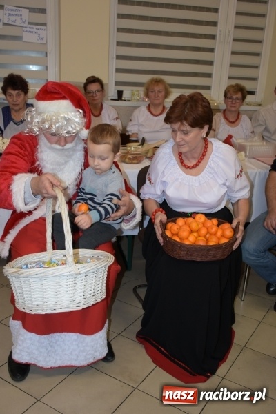 Zdjęcie w galerii na portalu naszraciborz.pl: Kiermasz z Mikołajem w Chałupkach  wiadomości z regionu