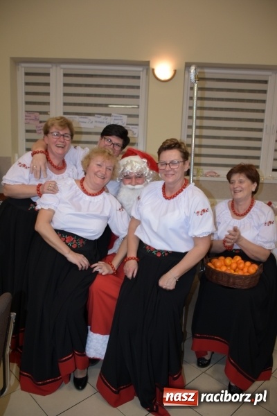 Zdjęcie w galerii na portalu naszraciborz.pl: Kiermasz z Mikołajem w Chałupkach  wiadomości z regionu