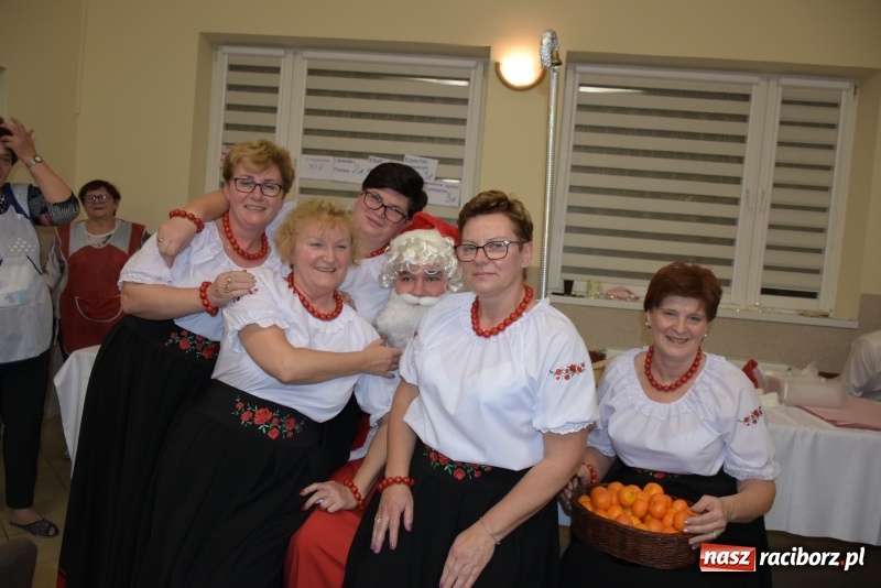 Zdjęcie w galerii na portalu naszraciborz.pl: Kiermasz z Mikołajem w Chałupkach  wiadomości z regionu