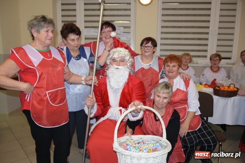 Zdjęcie w galerii na portalu naszraciborz.pl: Kiermasz z Mikołajem w Chałupkach  wiadomości z regionu
