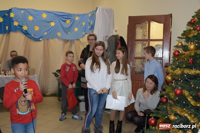 Zdjęcie w galerii na portalu naszraciborz.pl: Kiermasz z Mikołajem w Chałupkach  wiadomości z regionu