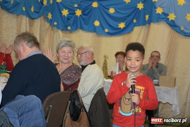 Zdjęcie w galerii na portalu naszraciborz.pl: Kiermasz z Mikołajem w Chałupkach  wiadomości z regionu