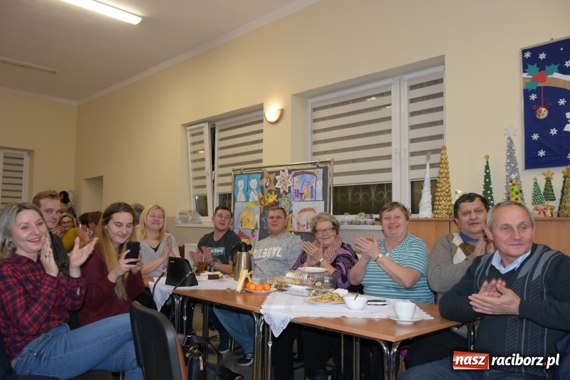 Zdjęcie w galerii na portalu naszraciborz.pl: Kiermasz z Mikołajem w Chałupkach  wiadomości z regionu