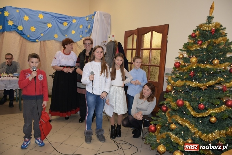 Zdjęcie w galerii na portalu naszraciborz.pl: Kiermasz z Mikołajem w Chałupkach  wiadomości z regionu