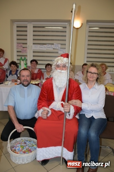 Zdjęcie w galerii na portalu naszraciborz.pl: Kiermasz z Mikołajem w Chałupkach  wiadomości z regionu