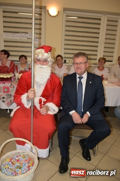 Zdjęcie w galerii na portalu naszraciborz.pl: Kiermasz z Mikołajem w Chałupkach  wiadomości z regionu