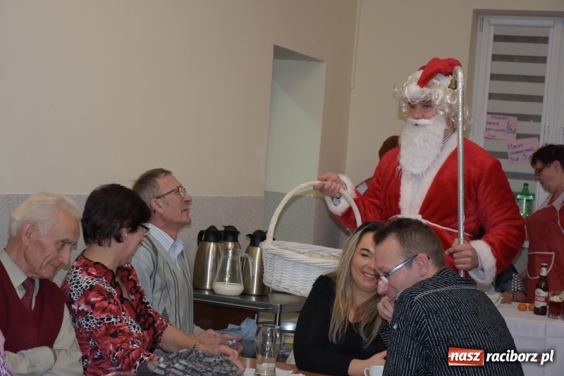 Zdjęcie w galerii na portalu naszraciborz.pl: Kiermasz z Mikołajem w Chałupkach  wiadomości z regionu