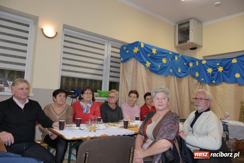 Zdjęcie w galerii na portalu naszraciborz.pl: Kiermasz z Mikołajem w Chałupkach  wiadomości z regionu