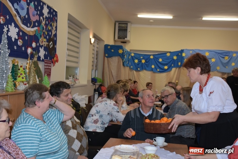 Zdjęcie w galerii na portalu naszraciborz.pl: Kiermasz z Mikołajem w Chałupkach  wiadomości z regionu