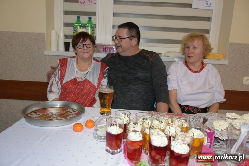 Zdjęcie w galerii na portalu naszraciborz.pl: Kiermasz z Mikołajem w Chałupkach  wiadomości z regionu