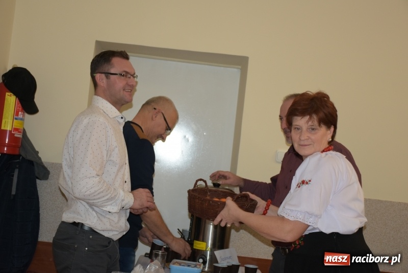 Zdjęcie w galerii na portalu naszraciborz.pl: Kiermasz z Mikołajem w Chałupkach  wiadomości z regionu
