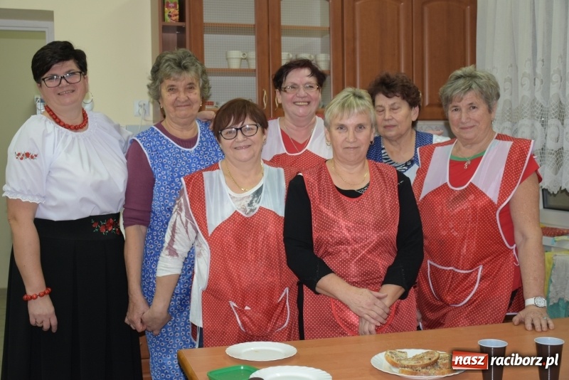 Zdjęcie w galerii na portalu naszraciborz.pl: Kiermasz z Mikołajem w Chałupkach  wiadomości z regionu