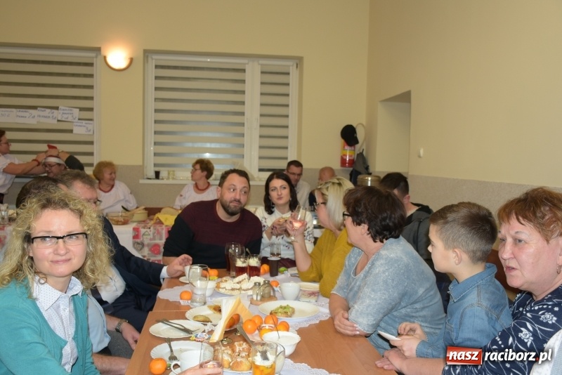 Zdjęcie w galerii na portalu naszraciborz.pl: Kiermasz z Mikołajem w Chałupkach  wiadomości z regionu