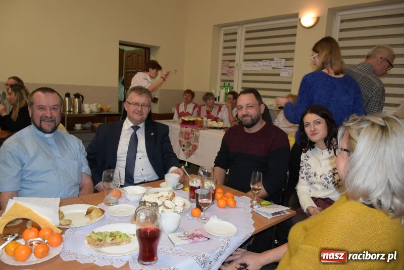 Zdjęcie w galerii na portalu naszraciborz.pl: Kiermasz z Mikołajem w Chałupkach  wiadomości z regionu