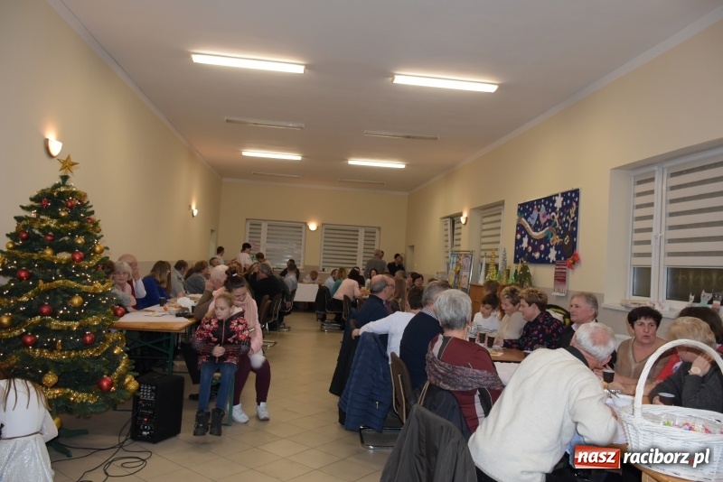 Zdjęcie w galerii na portalu naszraciborz.pl: Kiermasz z Mikołajem w Chałupkach  wiadomości z regionu