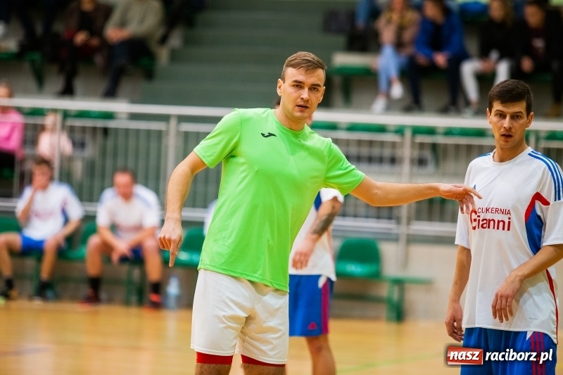 Zdjęcie w galerii na portalu naszraciborz.pl: Zacięte starcia w niedzielnych meczach HLPN wiadomości z regionu