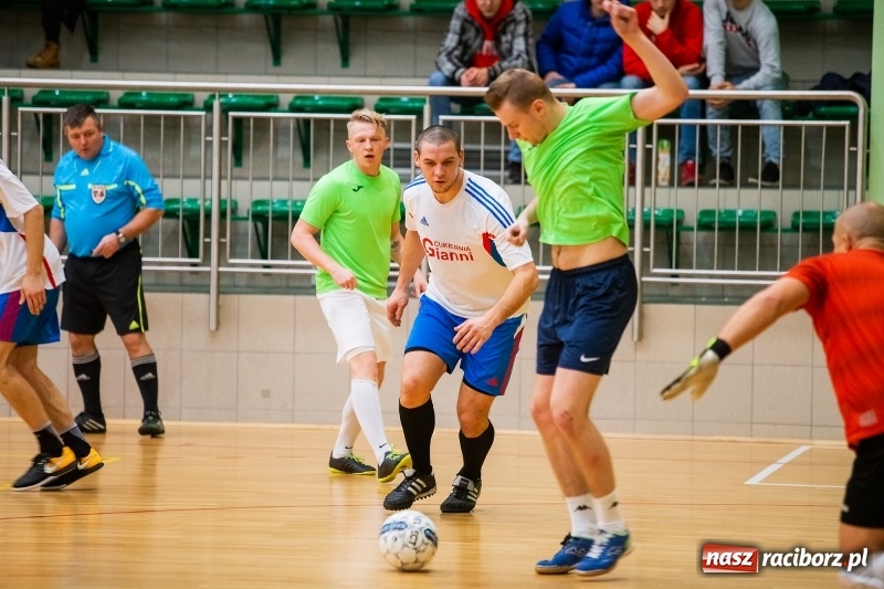 Zdjęcie w galerii na portalu naszraciborz.pl: Zacięte starcia w niedzielnych meczach HLPN wiadomości z regionu