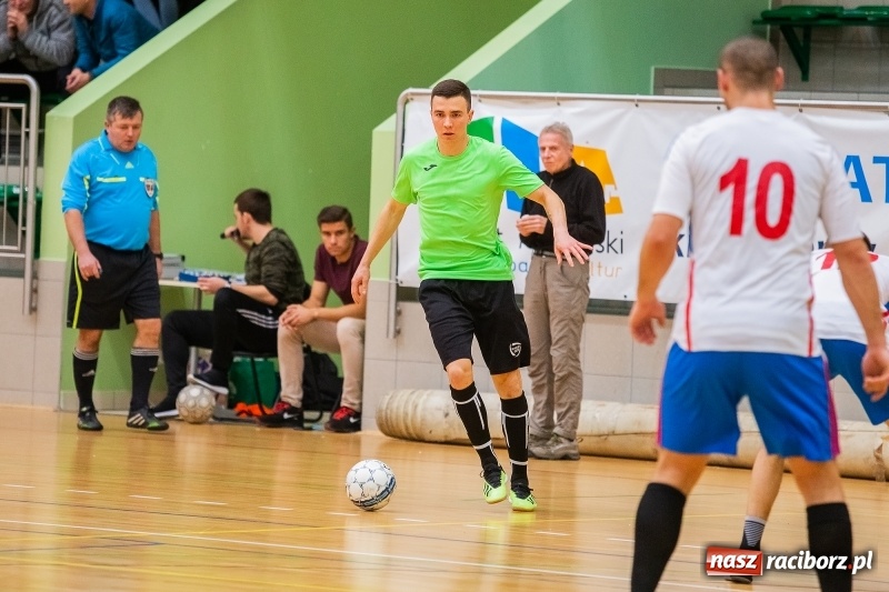 Zdjęcie w galerii na portalu naszraciborz.pl: Zacięte starcia w niedzielnych meczach HLPN wiadomości z regionu