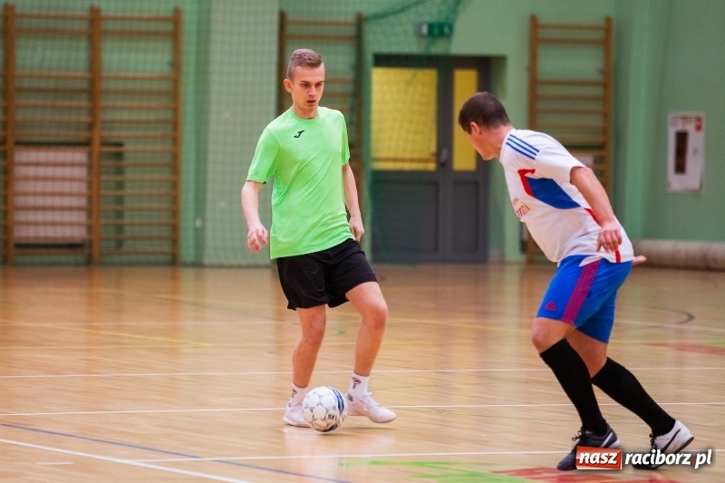 Zdjęcie w galerii na portalu naszraciborz.pl: Zacięte starcia w niedzielnych meczach HLPN wiadomości z regionu