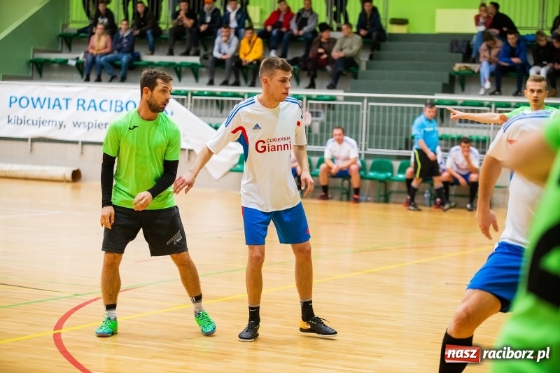 Zdjęcie w galerii na portalu naszraciborz.pl: Zacięte starcia w niedzielnych meczach HLPN wiadomości z regionu