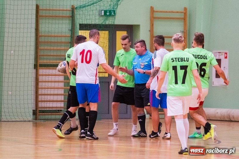 Zdjęcie w galerii na portalu naszraciborz.pl: Zacięte starcia w niedzielnych meczach HLPN wiadomości z regionu