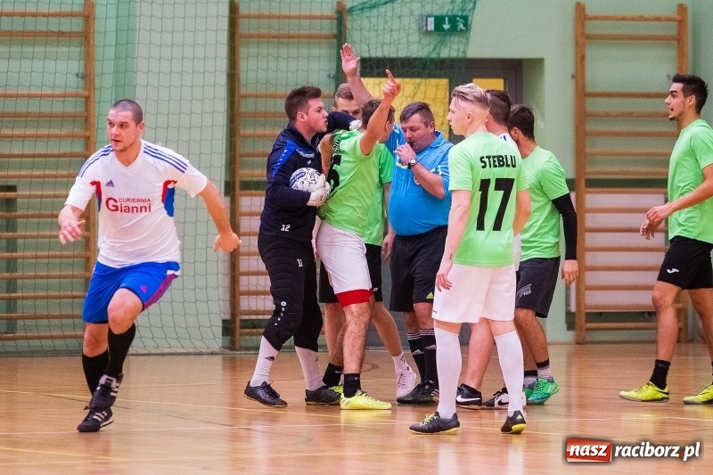 Zdjęcie w galerii na portalu naszraciborz.pl: Zacięte starcia w niedzielnych meczach HLPN wiadomości z regionu