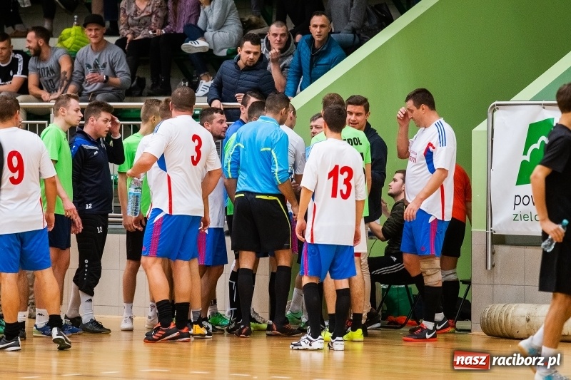 Zdjęcie w galerii na portalu naszraciborz.pl: Zacięte starcia w niedzielnych meczach HLPN wiadomości z regionu