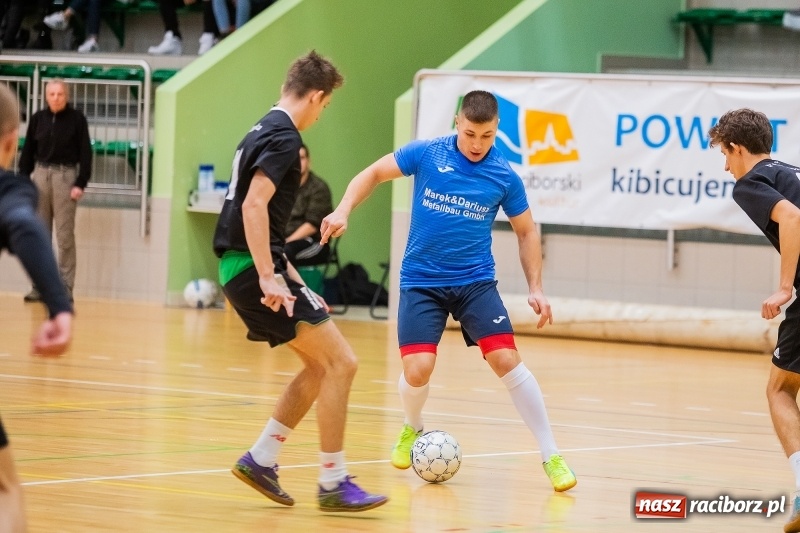 Zdjęcie w galerii na portalu naszraciborz.pl: Zacięte starcia w niedzielnych meczach HLPN wiadomości z regionu