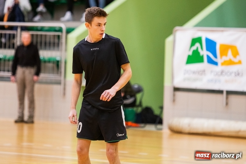 Zdjęcie w galerii na portalu naszraciborz.pl: Zacięte starcia w niedzielnych meczach HLPN wiadomości z regionu