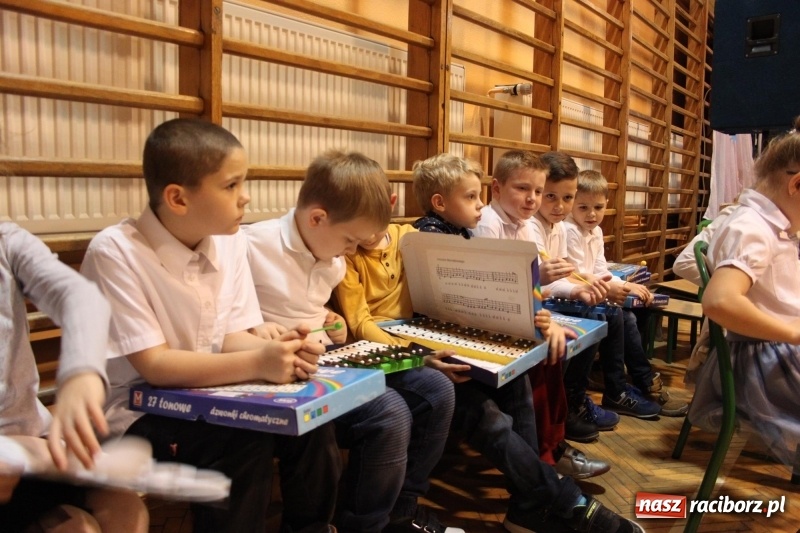 Zdjęcie w galerii na portalu naszraciborz.pl: Jarmark bożonarodzeniowy i wielkie kolędowanie w Krzanowicach  wiadomości z regionu